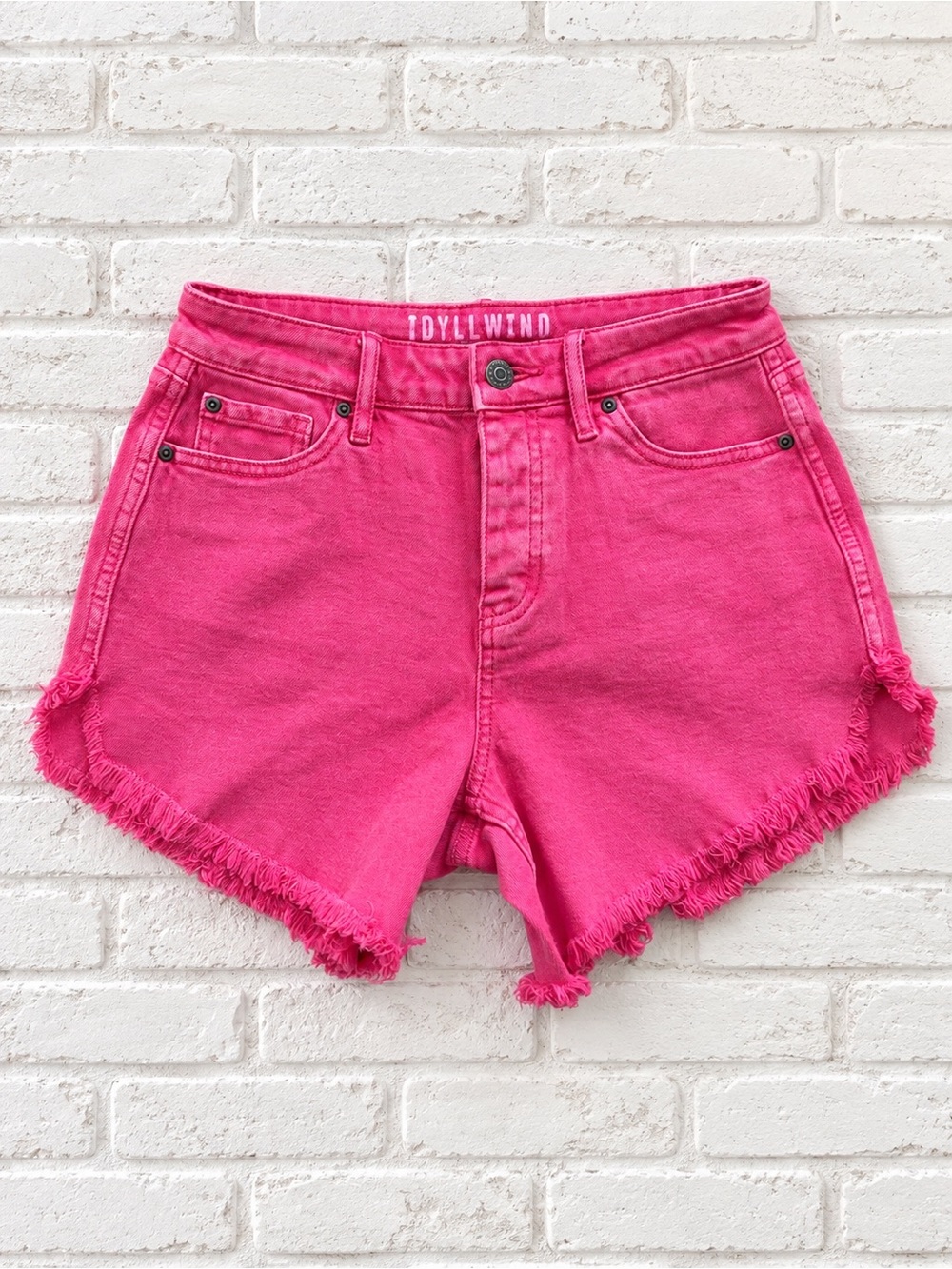 Idyllwind hot pink denim Shorts 💗